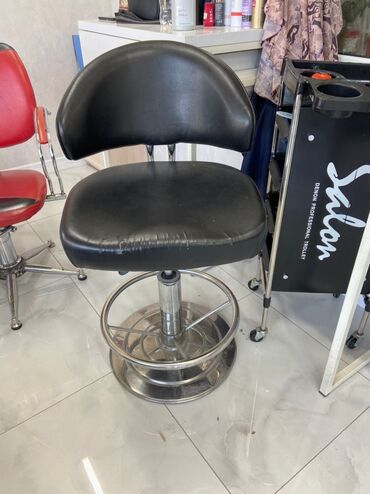 продается парикмахерская: Продаю кресла парикмахерские б/у Черное: 6000 Красное 4000 На