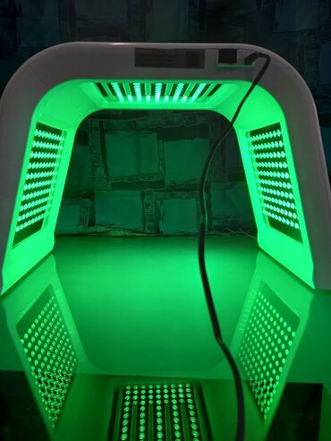 Ostali aparati za negu lica: LED therapy.
Made in Germany, savršeno ocuvana i savršeno radi — 7