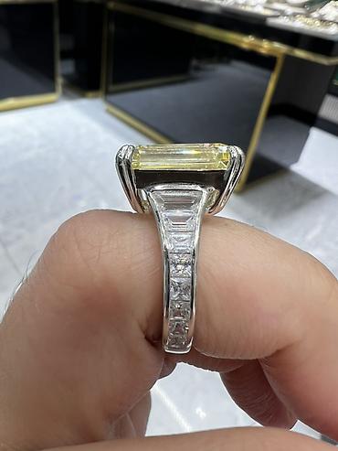 Серебряные украшения: Авторское кольцо с крупным желтым камнем изумрудной огранки. - — 2