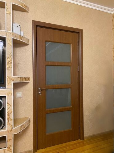 кофейный сервиз мадонна: Təmiz və baxımlı interyer qapısı satılır.(1ədəd) • Ölçü: 90×210 sm •