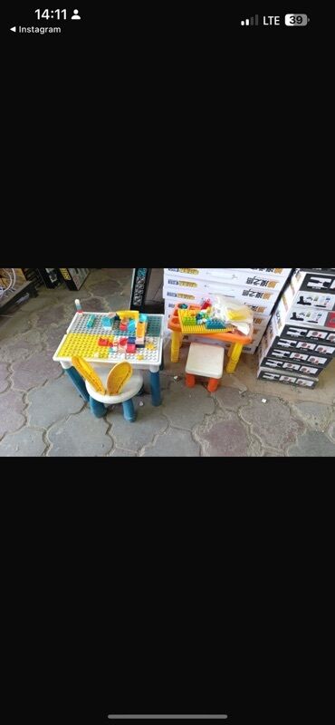 хранение игрушек: Детский игровой стол с конструктором + табурет/стульчик. ( есть новое