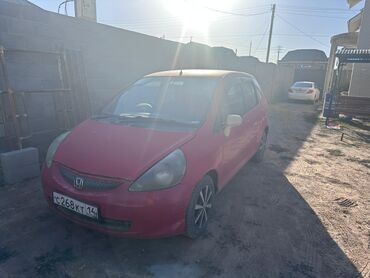 катафот хонда стрим: Honda Fit (рестайлинг первого поколения), 5‑дверный хэтчбек, красный