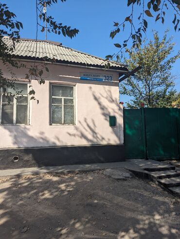 дом бишкек центр: 80 м², 4 комнаты, Старый ремонт