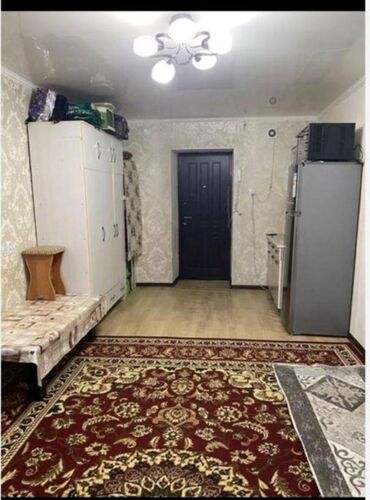 квартира в районе политеха: 1 бөлмө, 18 кв. м, Жатакана жана мейманкана түрүндө, 2 кабат, Косметикалык ремонт