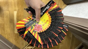 Təbii saçlar, pariklər: Salon malları toplu. 2 ədəd şinyon, 1 ədəd parik, 2 ədəd broşkalı saç — 21