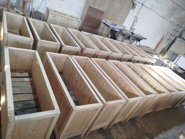 Bitkilər üçün dibçəklər: Taxta dipçəklər.Sex qiymətinə. ♦️Endrim mart ayı ▶️İstenilən modeldə — 8