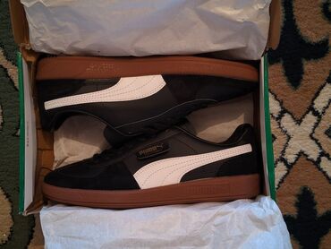 спортивные костюмы для женщин: Кроссовки Puma с черно-белым верхом и коричневой подошвой. Модель