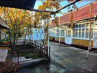 Продаётся жилой дом с двором и хозяйственным участком. Основные — 2