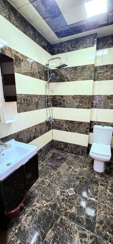 Uzunmüddətli kirayə mənzillər: 28 May metrosunun düz çıxışı, Dəmiryol vağzalının qarşısında, köhnə — 9