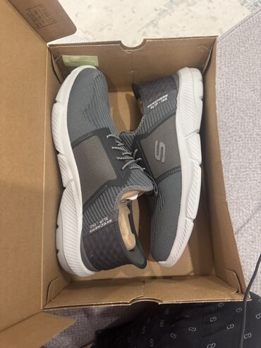день и ночь: Мужские кроссовки, 43, Skechers, Новый, цвет - Серый, Самовывоз