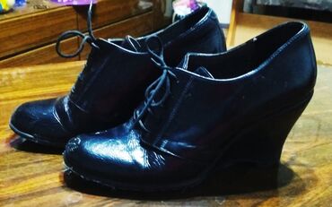 Отдам даром: Обмен на продукты : 37 р., натур., кожа, цвет черный ( для стройных — 7