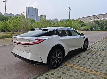 Продажа авто: Toyota bZ5: 2026 г., Электромобиль, Лифтбек — 1