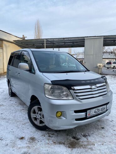 Toyota: Toyota Noah: 2003 г., 2 л, Автомат, Бензин, Минивэн