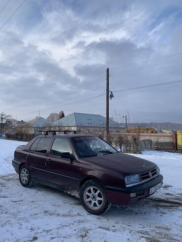 Volkswagen: Volkswagen Vento: 1993 г., 1.8 л, Механика, Бензин, Седан