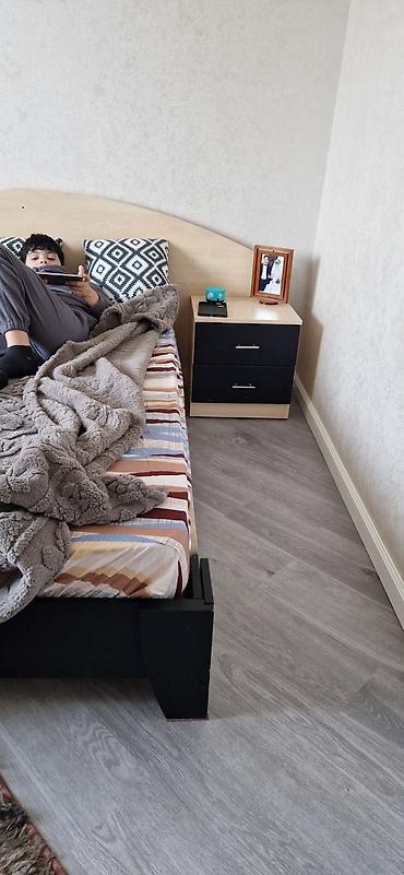 madeyra yataq: 90/200 yataq. Madeyradan alınıb. Üzərindəki qara rəng sonradan — 2