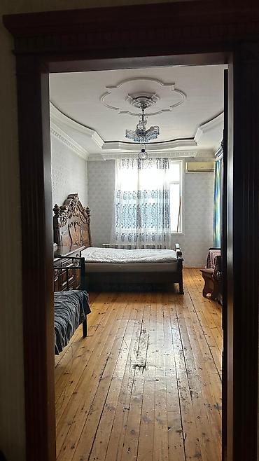 Köhnə tikili: Geniş və işıqlı mənzil interyeri - Klassik dizaynlı geniş zal — 8