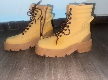 bajkerke cizme zenske: Ankle boots, Bershka, 37