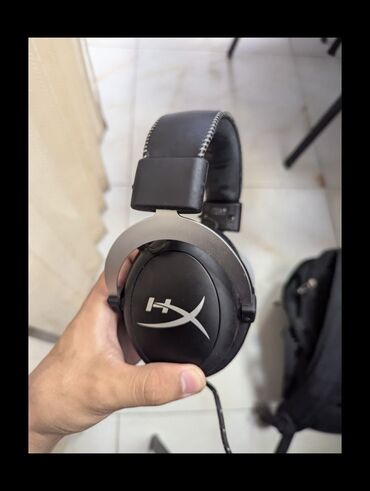наушники с микрофоном для компьютера с usb: Игровая гарнитура HyperX черного цвета с охватывающими амбушюрами