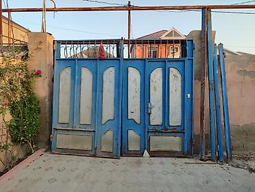 Ворота и комплектующие: Mavi rəngli metal həyət darvazası satılır. Darvaza ikitaylı — 1
