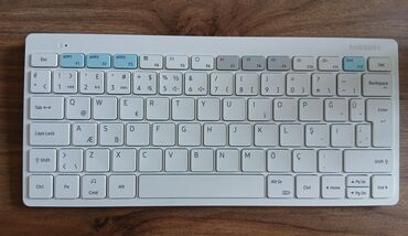 Klaviaturalar: Original samsung klaviaturasıdır, xaricdə alınıb istifadə olunub bir