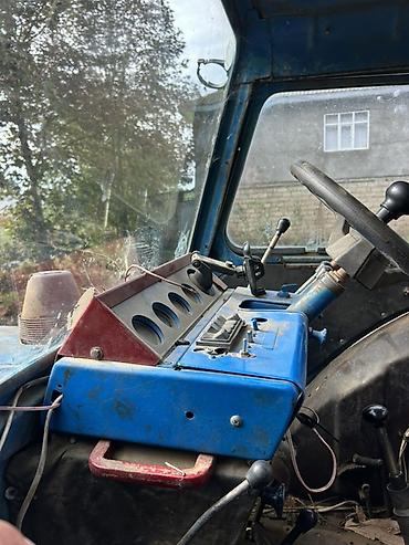 reno senik 2: Mavi rəngli təkərli kənd təsərrüfatı traktoru - Korpus: Kabinli — 3