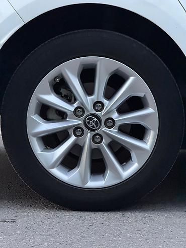 i 10: Toyota Corolla: 2022 г., 1.8 л, Автомат, Гибрид, Седан — 7