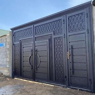 Распашные ворота: Металлические распашные ворота с калиткой (модульные панели) - — 122