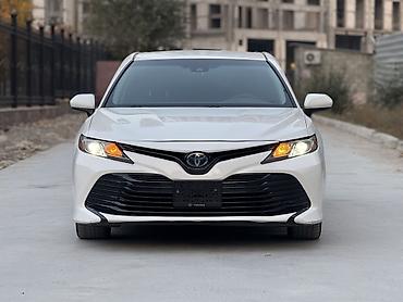 byd tang ev: Toyota Camry: 2018 г., 2.5 л, Автомат, Гибрид, Седан — 2