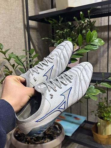 бутсу: Футбольные бутсы Mizuno (линейка с фирменным логотипом на боковой — 1