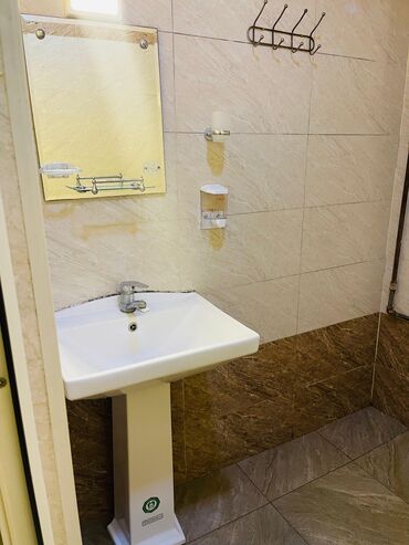 Uzunmüddətli kirayə mənzillər: Kirayə mənzil – Nəsimi rayonu, 4-cü mikrorayon, “Əcəmi” metrosuna — 7