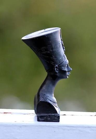 Stare vaze i dekor: Vintage Statua egipatske kraljice Nefertiti ✨ Cena za komad. ✨ — 18