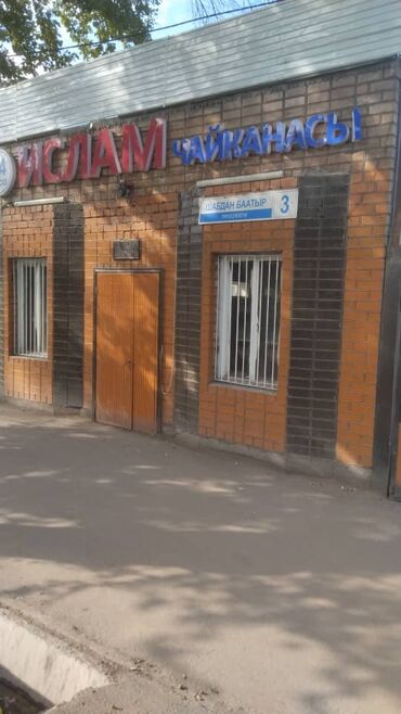 кофемашинка в аренду: Сдаётся в аренду коммерческое помещение — 180 м² на центральной улице!