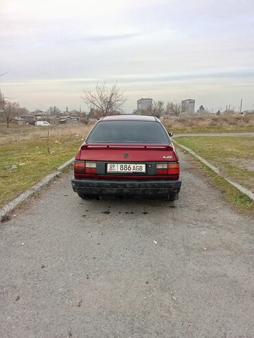 Volkswagen: Volkswagen Passat: 1990 г., 1.8 л, Механика, Бензин, Седан at lalafo.kg — 6 Volkswagen: Volkswagen Passat: 1990 г., 1.8 л, Механика, Бензин, Седан — 6