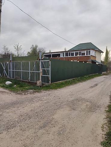 Продажа коттеджей и домов: Продается двухэтажный дом, участок 5 соток, с бассеином. Направление — 17