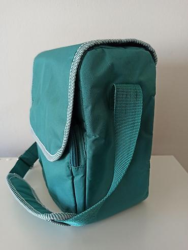 Ostali proizvodi za kuću: Rashladna torba Dimenzije  28 x 25 x 12 cm Ima dve pregrade, manju i — 4