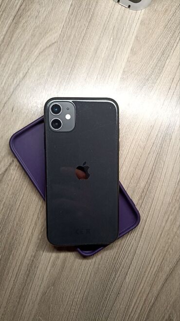 Apple iPhone: IPhone 11, Б/у, 64 ГБ, Черный, Защитное стекло, Чехол, 74 %