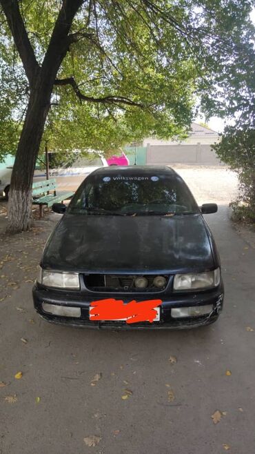 авто с российским номером: Volkswagen Passat: 1995 г., 2 л, Механика, Газ, Седан