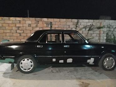 QAZ: GAZ Volga sedan – qara rəng Xüsusiyyətlər: - Kuzov: 4 qapılı sedan - — 7