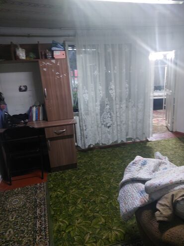 Продажа домов: Продаю дом с мебелью, двор на 2 машины, участок 8 соток. Внутри дома — 7