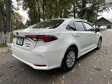Toyota: Toyota Corolla: 2022 г., Гибрид, Седан — 3