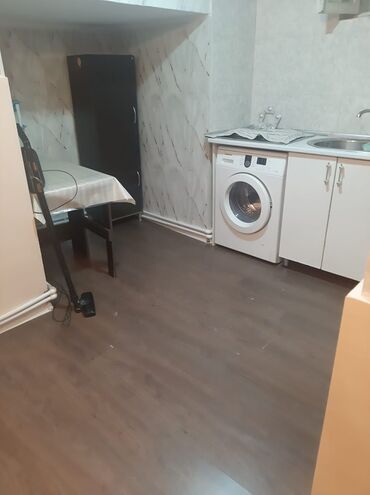 Mənzil kirayələyirəm: 1 otaqlı studiya tipli mənzil interyeri - Geniş zal və pərdə ilə — 7