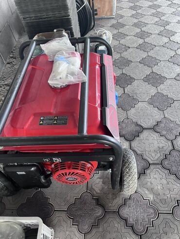 компрессоры для холодильника: Бензиновый генератор PEZAL PGG10000E-E3 в красном корпусе с черной