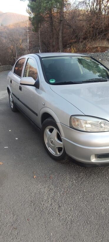 Opel: Opel Astra: 1.6 l | Sedan — 3