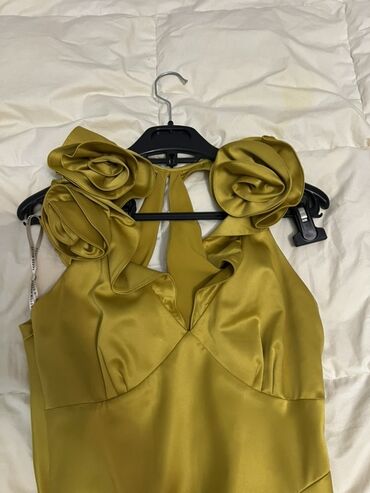 Toy paltarları: Ağ rəngli zərif gəlinlik - Model: baldırdan enən düz/yarı-fleyta — 5