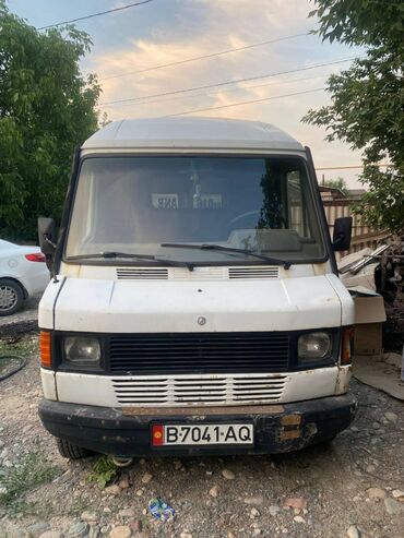 купить рено тягач: Mercedes-Benz T1: 1994 г., 2.3 л, Механика, Дизель, Бус