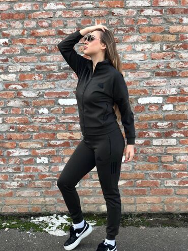 Gornji i donji deo: Adidas ženska trenerka

Novo
Pamuk scuba
Veličine s m l xl 2xl — 14