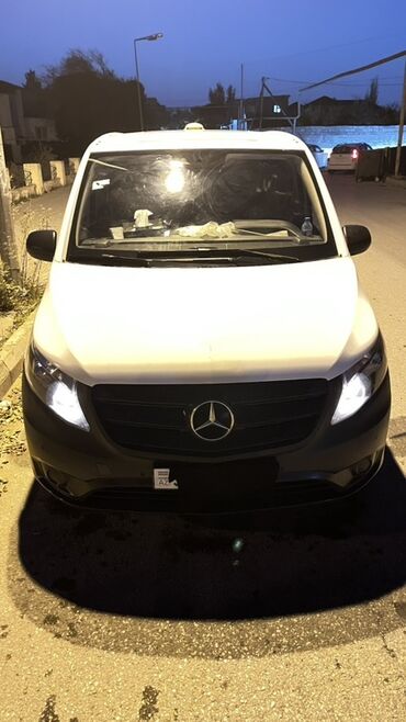 Yük maşınları: Ağ rəngli yük/furqon tipli mikroavtovan Xüsusiyyətlər: - Geniş yan — 26