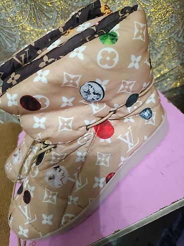yun corab: Qadınlar üçün isti qış botları - Model: yumşaq, yastıqlı “moon boot” — 1