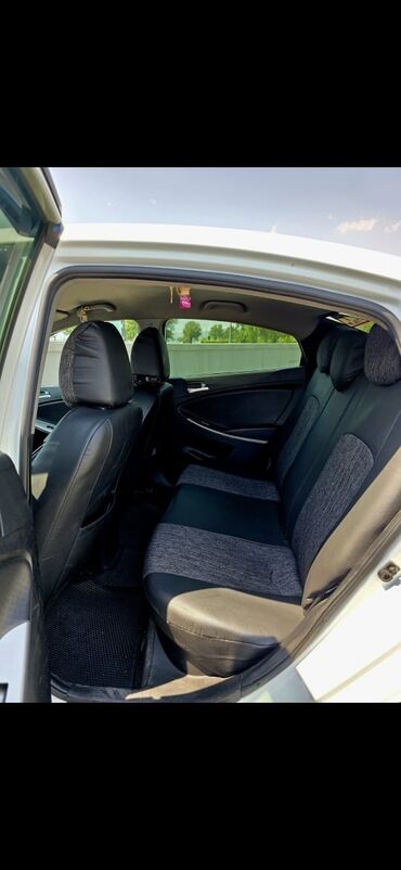 Hyundai: Hyundai Accent: 1.4 l | 2015 il Sedan — 8