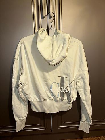 calvin: Calvin Klein kapüşonlu svitşört - Rəng: açıq krem/ağ - Ön tərəfdə — 2